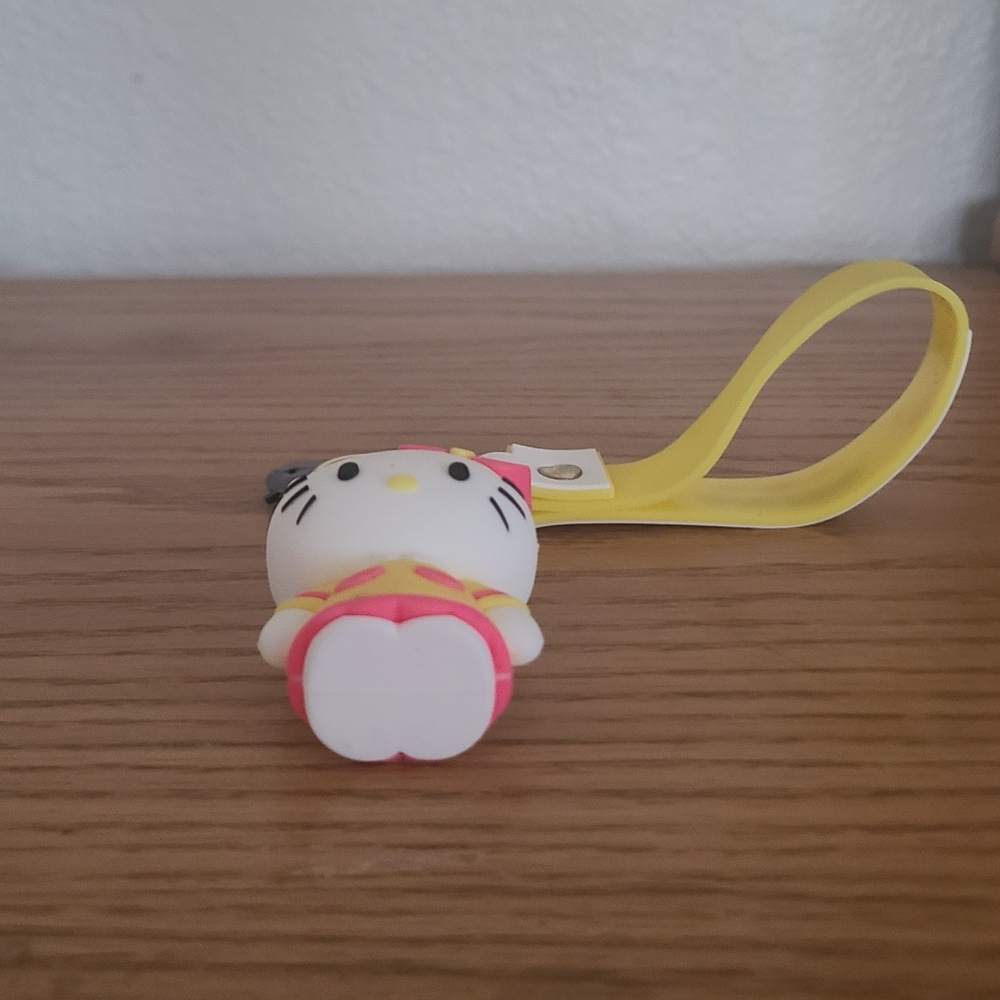 Hello Kitty Keychain - Picture 5 of 13